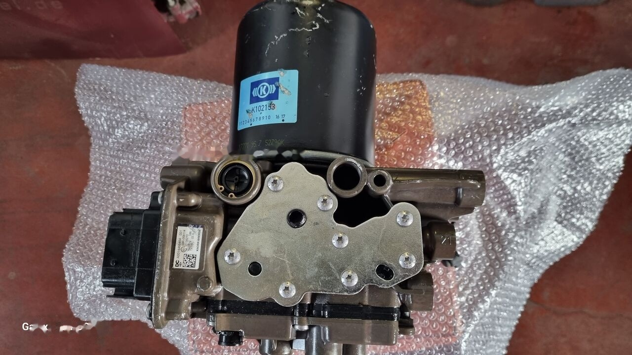 Knorr-Bremse AIR DRYER UNIT EAPU K138270 Mercedes-Benz ACTROS MP4 EURO 6 - Unidad de control para Camión: foto 3 Knorr-Bremse AIR DRYER UNIT EAPU K138270 Mercedes-Benz ACTROS MP4 EURO 6 - Unidad de control para Camión: foto 3