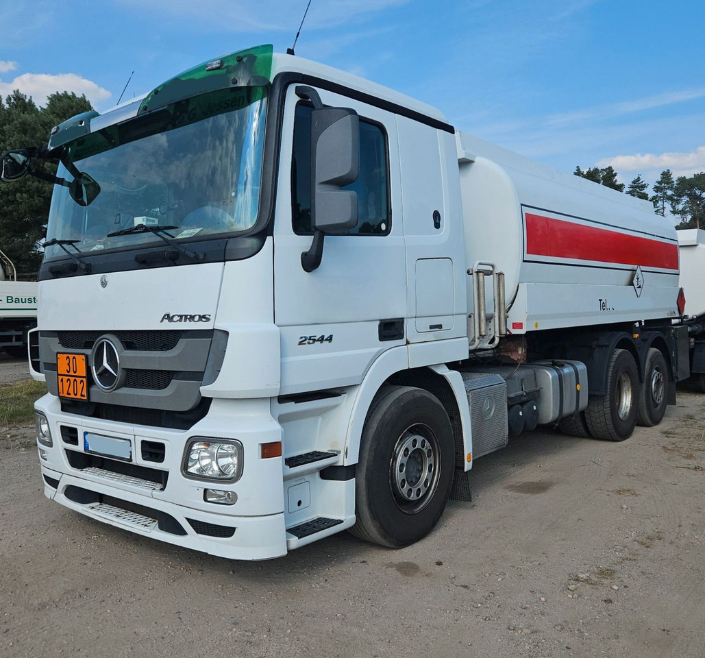 Mercedes-Benz Actros 2544 6x2 Tankwagen - Camión cisterna: foto 1 Mercedes-Benz Actros 2544 6x2 Tankwagen - Camión cisterna: foto 1