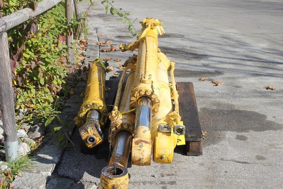 Komatsu PC 240 - Cilindro hidráulico para Maquinaria de construcción: foto 3 Komatsu PC 240 - Cilindro hidráulico para Maquinaria de construcción: foto 3