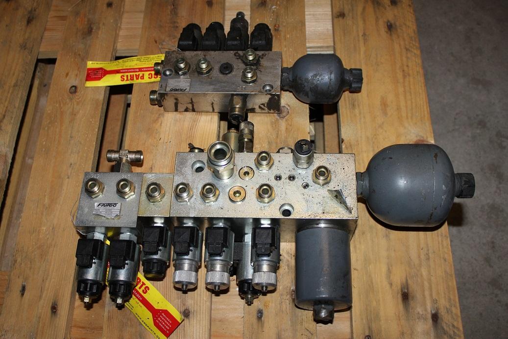 O&K MH Plus , New Holland - Válvula hidráulica para Excavadora de ruedas: foto 1 O&K MH Plus , New Holland - Válvula hidráulica para Excavadora de ruedas: foto 1