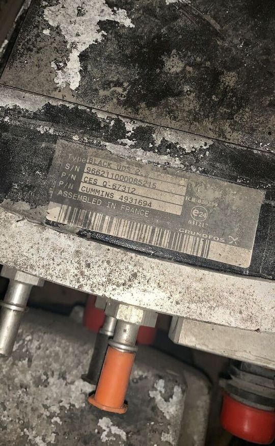 Cummins 4931694 DAF Black UDS 2.5 LF CF - Silenciador/ Sistema de escape para Camión: foto 1 Cummins 4931694 DAF Black UDS 2.5 LF CF - Silenciador/ Sistema de escape para Camión: foto 1