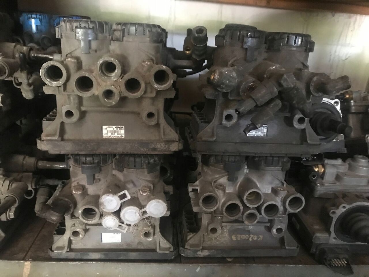 Knorr-Bremse K001411   Volvo FM FH Renault - Válvula de freno para Camión: foto 4 Knorr-Bremse K001411   Volvo FM FH Renault - Válvula de freno para Camión: foto 4