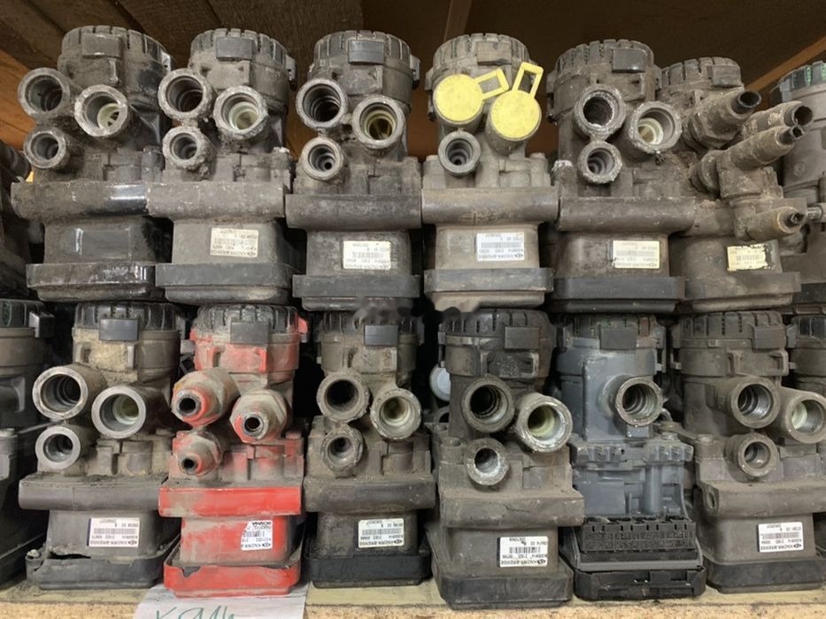 Knorr-Bremse Przód K000085 K000913   Scania Volvo RENAULT MAN K000913 K000085 K000914 - Válvula de freno para Camión: foto 1 Knorr-Bremse Przód K000085 K000913   Scania Volvo RENAULT MAN K000913 K000085 K000914 - Válvula de freno para Camión: foto 1