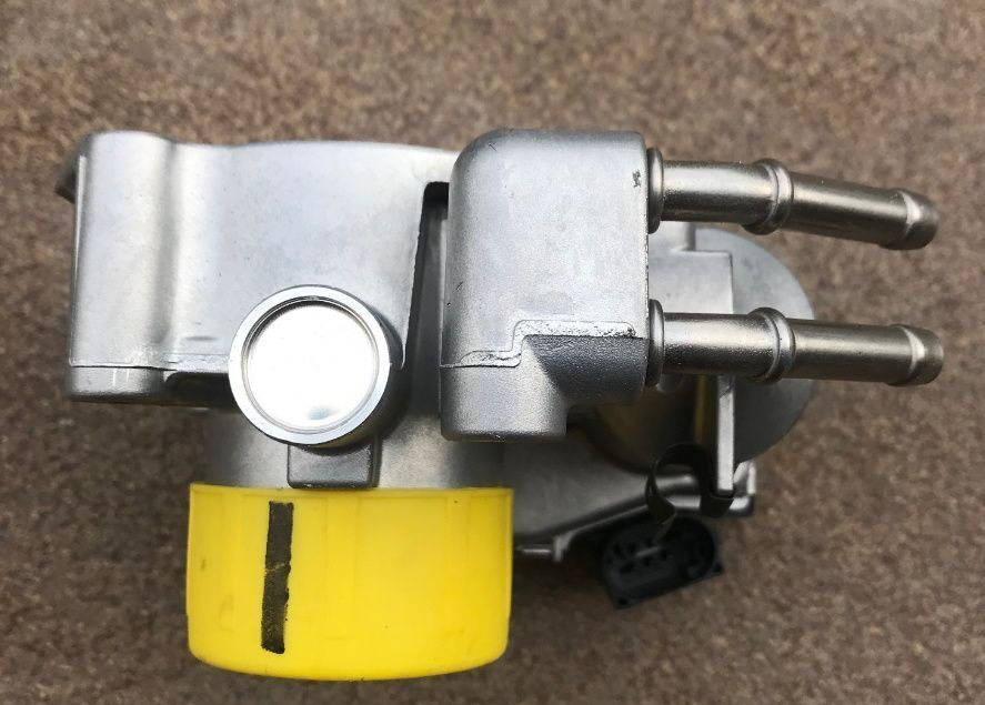 Przepustnica NOWA orygi 22030-0Q020/ for Toyota Citroen Peugeot 1.0 VVTI automobile - Sistema de refrigeración para Coche: foto 4 Przepustnica NOWA orygi 22030-0Q020/ for Toyota Citroen Peugeot 1.0 VVTI automobile - Sistema de refrigeración para Coche: foto 4