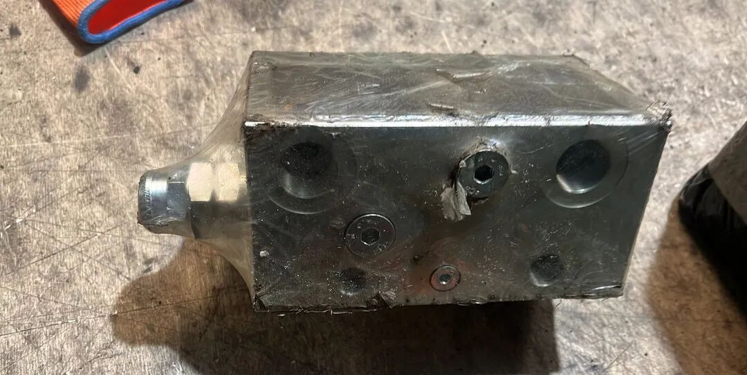 Rexroth Flow Divider R930062425 - Válvula de freno para Camión: foto 2 Rexroth Flow Divider R930062425 - Válvula de freno para Camión: foto 2