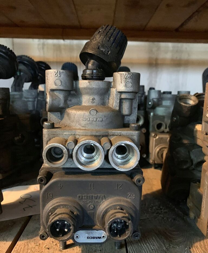 WABCO Zawór główny hamulca 4800015000 DAF 95xf/cf - Cilindro de freno para Camión: foto 2 WABCO Zawór główny hamulca 4800015000 DAF 95xf/cf - Cilindro de freno para Camión: foto 2