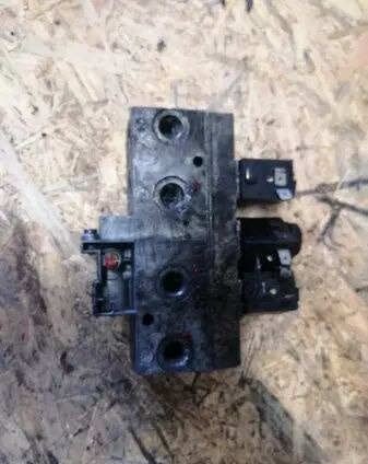 ZAWÓR OTWIERANIA DRZWI 3 CEWKI WABCO DO AUTOBUSÓW MERCEDES MAN D 472600022 - Válvula de freno para Camión: foto 3 ZAWÓR OTWIERANIA DRZWI 3 CEWKI WABCO DO AUTOBUSÓW MERCEDES MAN D 472600022 - Válvula de freno para Camión: foto 3