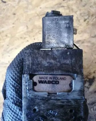 ZAWÓR OTWIERANIA DRZWI 3 CEWKI WABCO DO AUTOBUSÓW MERCEDES MAN D 472600022 - Válvula de freno para Camión: foto 2 ZAWÓR OTWIERANIA DRZWI 3 CEWKI WABCO DO AUTOBUSÓW MERCEDES MAN D 472600022 - Válvula de freno para Camión: foto 2