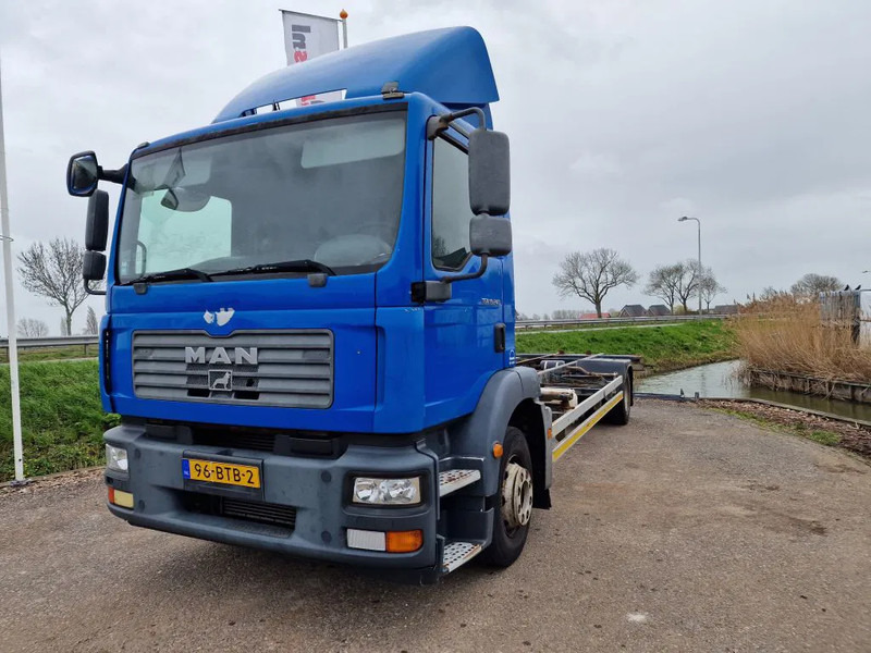 MAN TGM 15.240 container, BDF, 2009, NL Truck - Camión portacontenedore/ Intercambiable: foto 1 MAN TGM 15.240 container, BDF, 2009, NL Truck - Camión portacontenedore/ Intercambiable: foto 1
