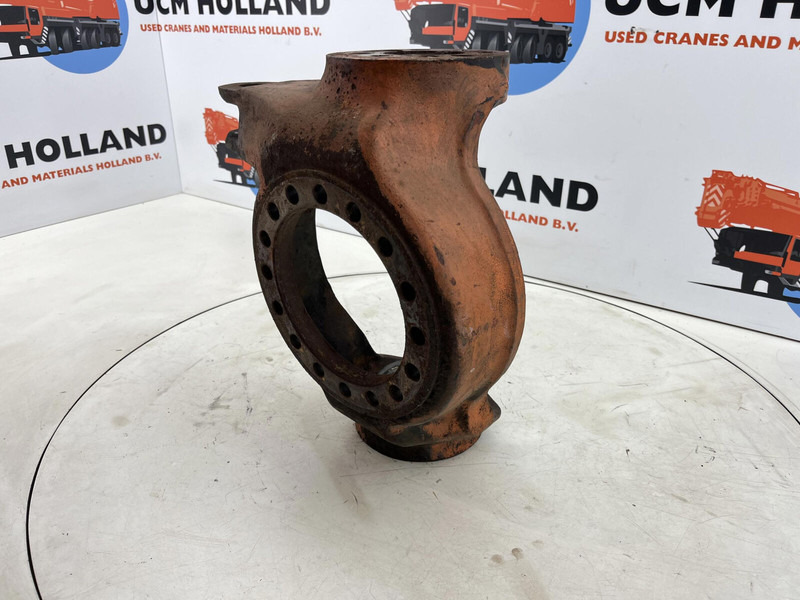 Faun RTF 50/60 Steering knuckle 16 holes axle 1 right - Mangueta para Grúa: foto 1 Faun RTF 50/60 Steering knuckle 16 holes axle 1 right - Mangueta para Grúa: foto 1