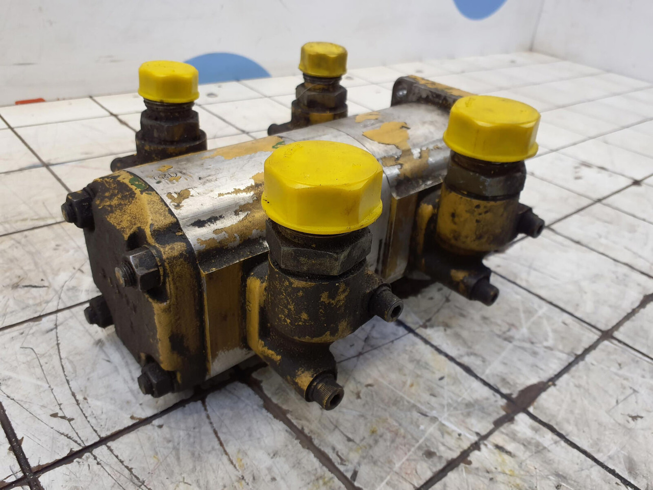 Grove AT 880 dual gear pump steering - Bomba hidráulica para Autogrúa: foto 4 Grove AT 880 dual gear pump steering - Bomba hidráulica para Autogrúa: foto 4