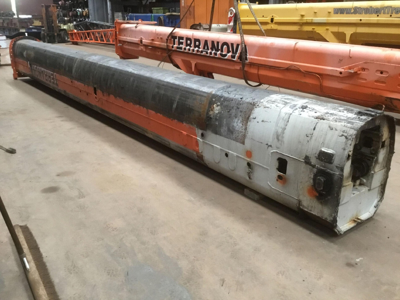 Grove GMK 3055 telescopic section 1 - Brazo para Autogrúa: foto 3 Grove GMK 3055 telescopic section 1 - Brazo para Autogrúa: foto 3