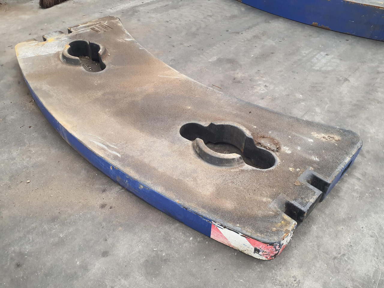 Grove GMK 4090 counterweight 2.3T - Contrapeso para Autogrúa: foto 4 Grove GMK 4090 counterweight 2.3T - Contrapeso para Autogrúa: foto 4