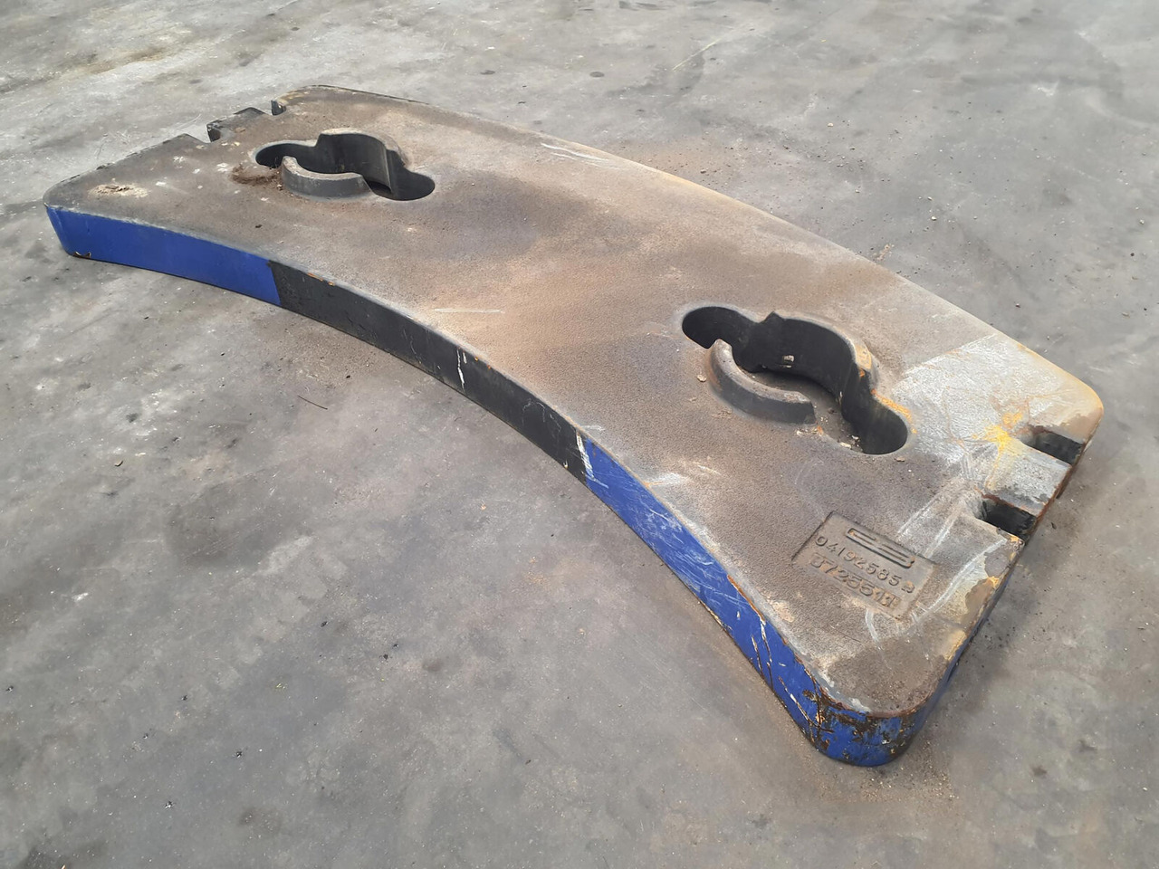 Grove GMK 4090 counterweight 2.3T - Contrapeso para Autogrúa: foto 2 Grove GMK 4090 counterweight 2.3T - Contrapeso para Autogrúa: foto 2