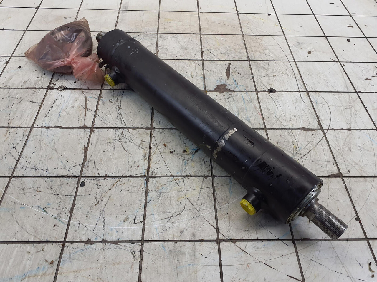 Grove GMK steering cylinder with length sensor - Cilindro hidráulico para Autogrúa: foto 3 Grove GMK steering cylinder with length sensor - Cilindro hidráulico para Autogrúa: foto 3