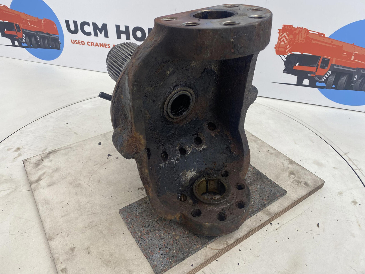 Liebherr LTM 1025 Steering knuckle 16 holes axle 1 - Mangueta para Autogrúa: foto 4 Liebherr LTM 1025 Steering knuckle 16 holes axle 1 - Mangueta para Autogrúa: foto 4