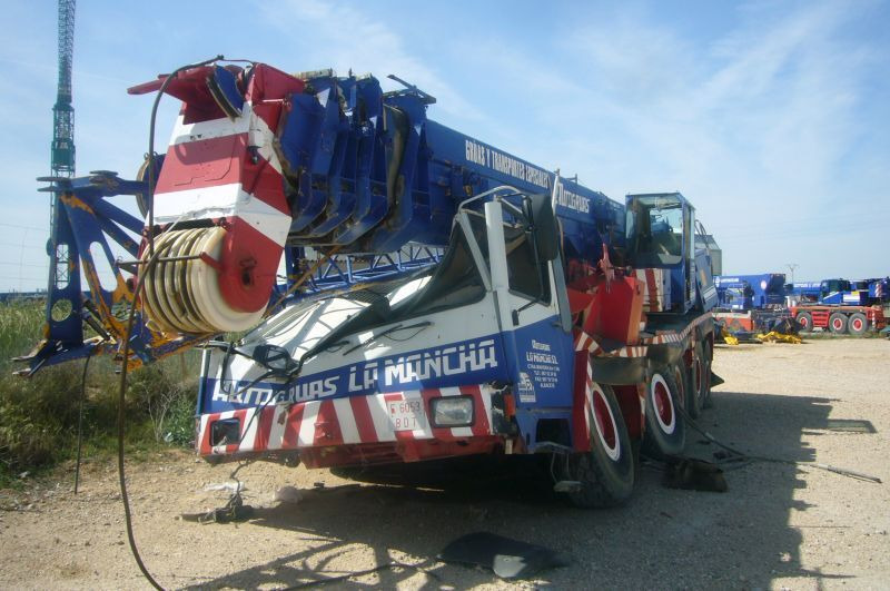 Liebherr LTM 1090 for parts - Autogrúa: foto 1 Liebherr LTM 1090 for parts - Autogrúa: foto 1