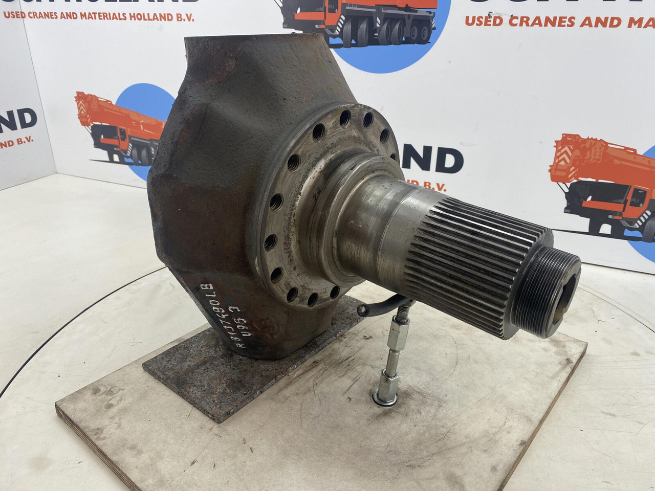 PPM 250 ATT Steering knuckle 16 holes axle 1 - Mangueta para Autogrúa: foto 3 PPM 250 ATT Steering knuckle 16 holes axle 1 - Mangueta para Autogrúa: foto 3