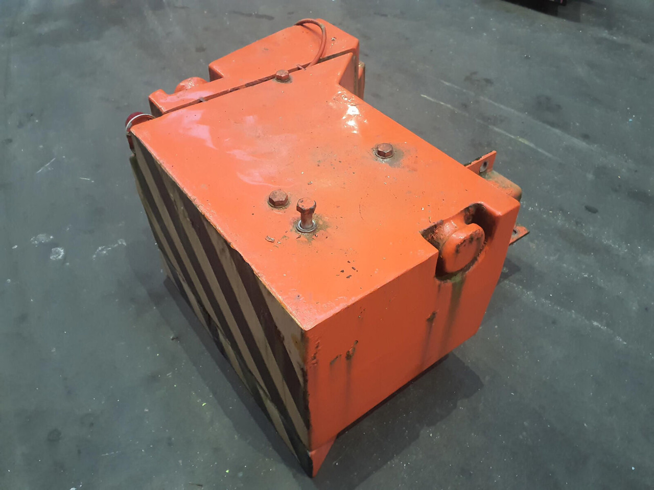 Terex AC 155 counterweight 1.2t + 0,3t right - Contrapeso para Autogrúa: foto 4 Terex AC 155 counterweight 1.2t + 0,3t right - Contrapeso para Autogrúa: foto 4