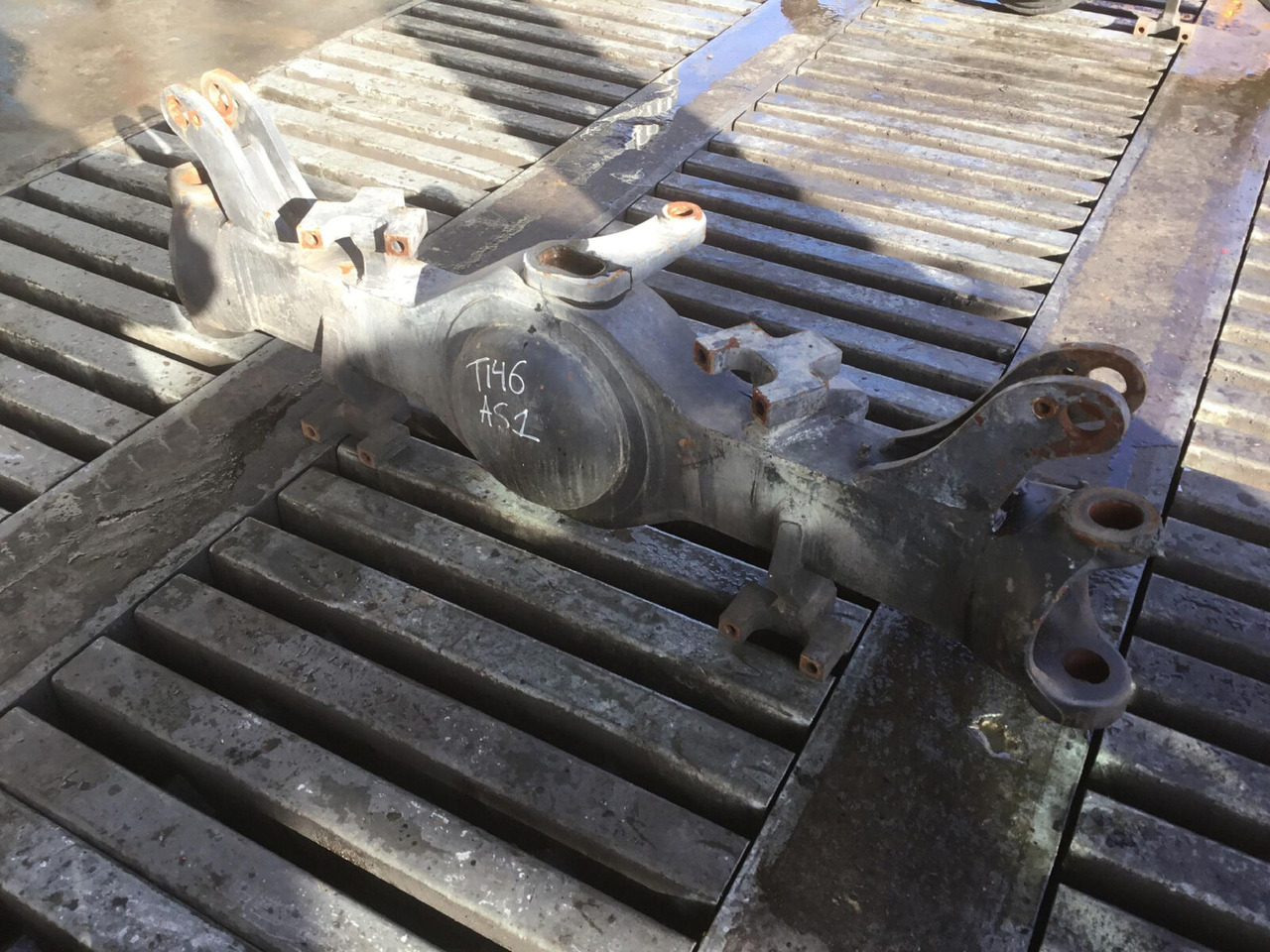 Terex AC 35 axle housing axle 1 - Eje y piezas para Autogrúa: foto 1 Terex AC 35 axle housing axle 1 - Eje y piezas para Autogrúa: foto 1