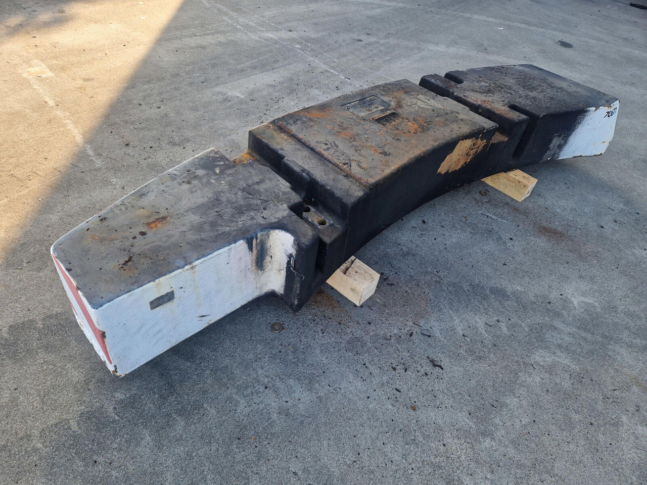 Terex AC 40 CITY counterweight 2.35T - Contrapeso para Autogrúa: foto 2 Terex AC 40 CITY counterweight 2.35T - Contrapeso para Autogrúa: foto 2