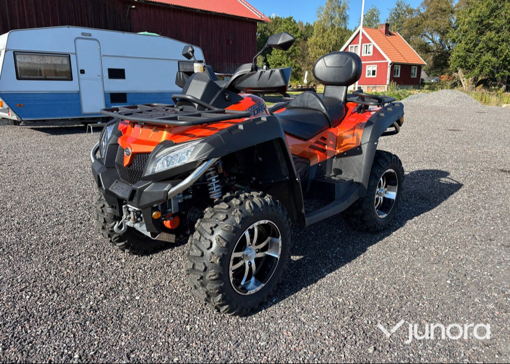 Fyrhjuling c-force 820 eps - Tractor: foto 1 Fyrhjuling c-force 820 eps - Tractor: foto 1