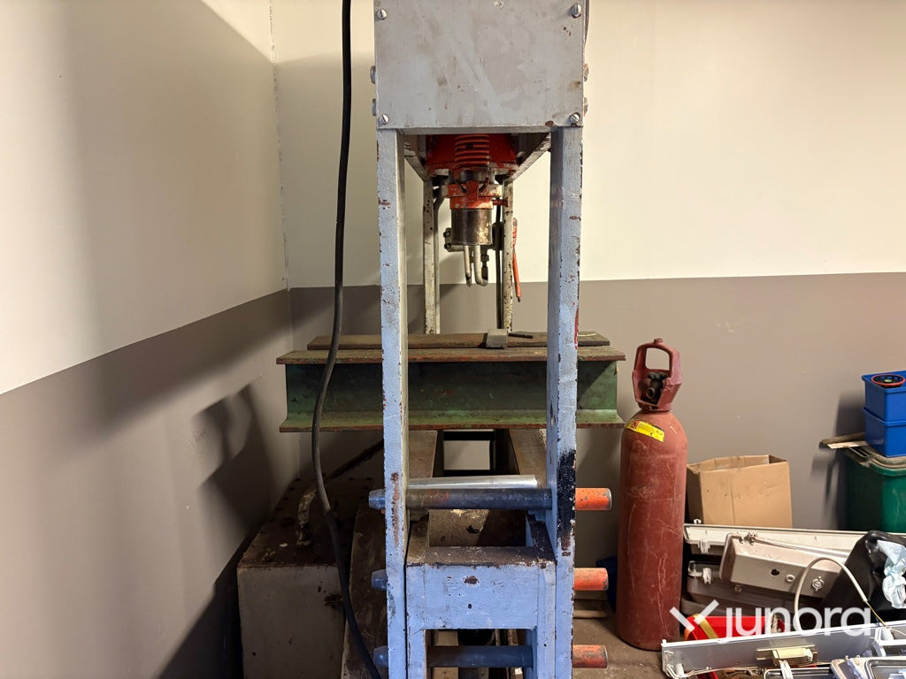 Hydraulpress - Hiab H100E, 100 ton - Prensa plegadora: foto 5 Hydraulpress - Hiab H100E, 100 ton - Prensa plegadora: foto 5