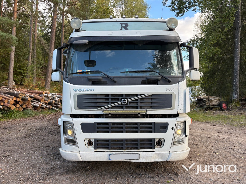 Lastbil Volvo FM-480 6*2 med lyftkran - Camión caja abierta, Camión grúa: foto 2 Lastbil Volvo FM-480 6*2 med lyftkran - Camión caja abierta, Camión grúa: foto 2