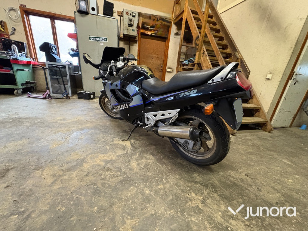 Motorcykel - Suzuki, GSX 750 F - Motocicleta: foto 4 Motorcykel - Suzuki, GSX 750 F - Motocicleta: foto 4