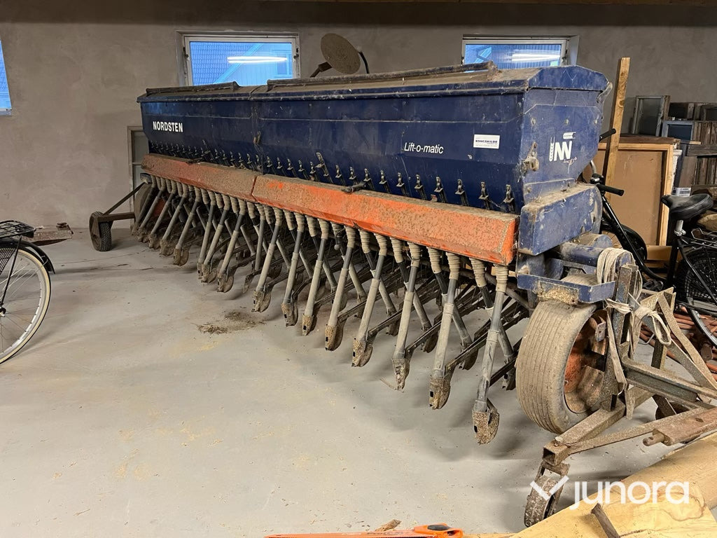 Såmaskin - Lift-o-Matic CLB 400 - Sembradora: foto 1 Såmaskin - Lift-o-Matic CLB 400 - Sembradora: foto 1