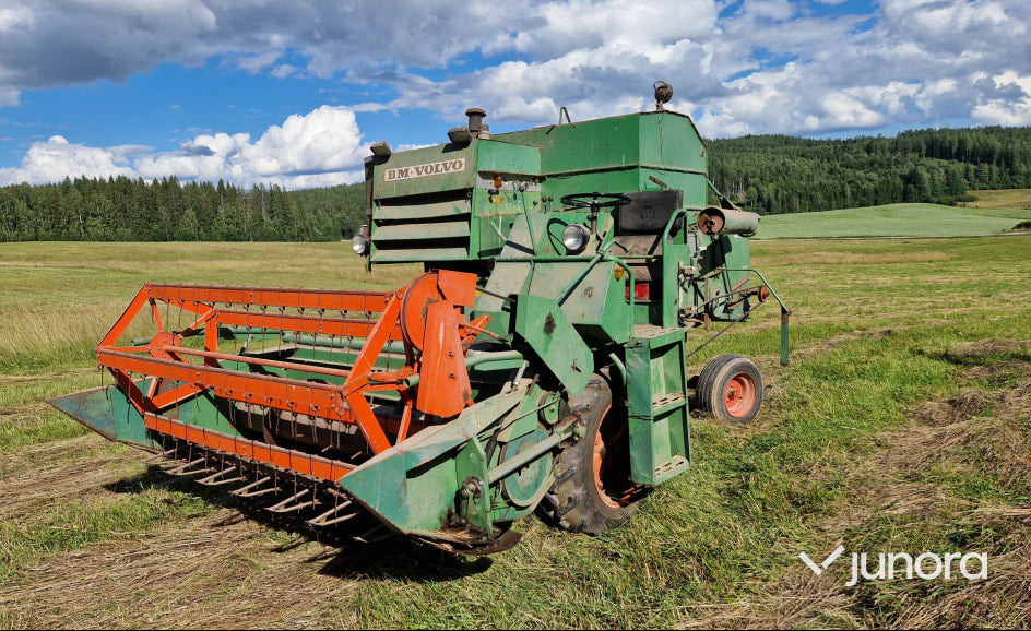 Skördetröska - Volvo BM, Aktiv 800 + Aktiv 800 som reservdel - Cosechadora de granos: foto 1 Skördetröska - Volvo BM, Aktiv 800 + Aktiv 800 som reservdel - Cosechadora de granos: foto 1