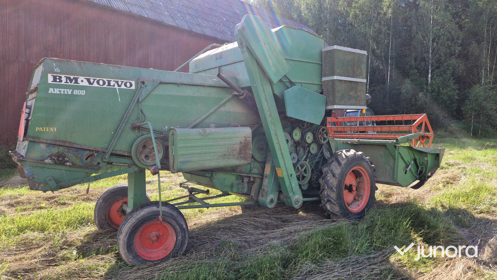 Skördetröska - Volvo BM, Aktiv 800 + Aktiv 800 som reservdel - Cosechadora de granos: foto 4 Skördetröska - Volvo BM, Aktiv 800 + Aktiv 800 som reservdel - Cosechadora de granos: foto 4