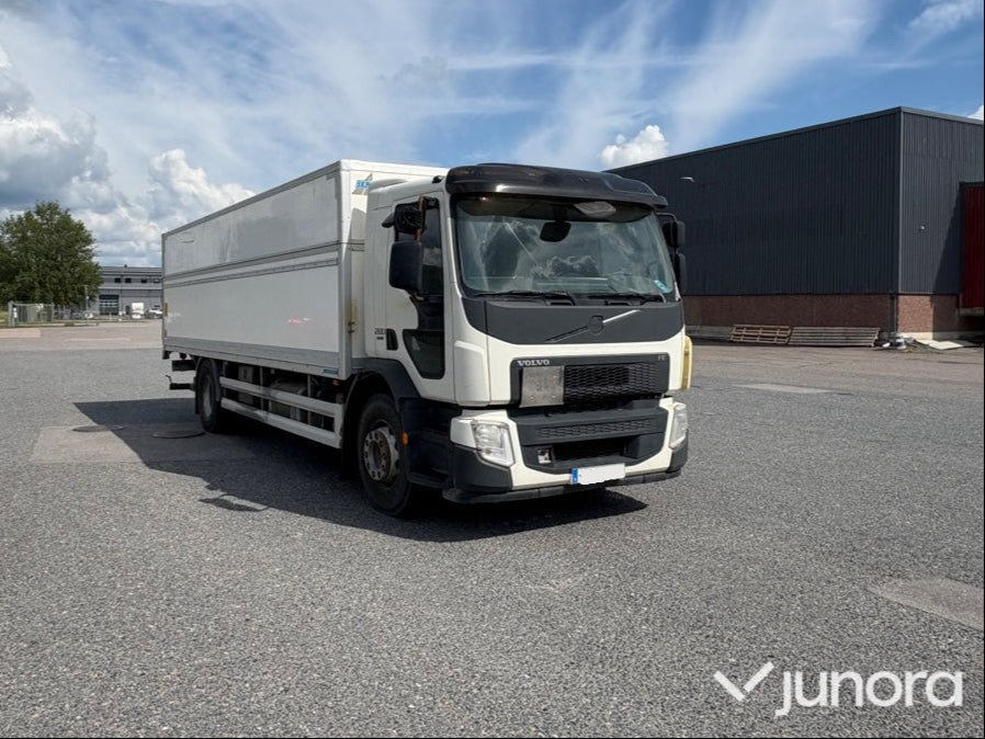 Volvo Fe 280 med höj o sänkbart skåp - Camión caja cerrada: foto 1 Volvo Fe 280 med höj o sänkbart skåp - Camión caja cerrada: foto 1