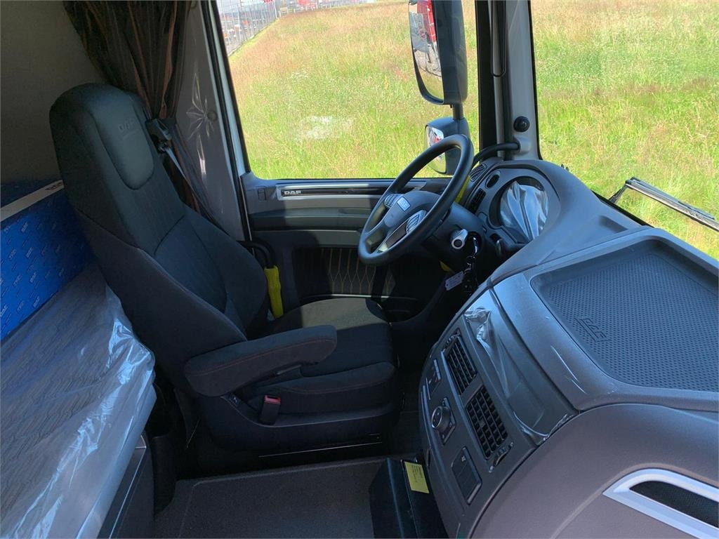 Camión portacontenedor de cadenas DAF XF 430 FAW 8x4*4 Tridem: foto 16 Camión portacontenedor de cadenas DAF XF 430 FAW 8x4*4 Tridem: foto 16