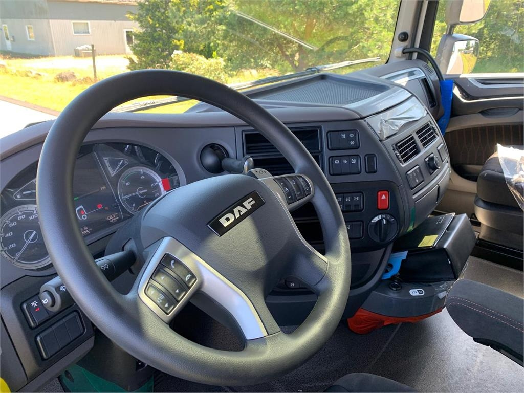 Camión portacontenedor de cadenas DAF XF 430 FAW 8x4*4 Tridem: foto 11 Camión portacontenedor de cadenas DAF XF 430 FAW 8x4*4 Tridem: foto 11