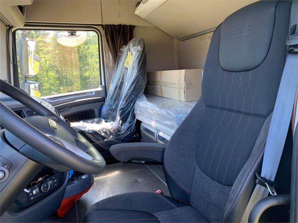 Camión portacontenedor de cadenas DAF XF 430 FAW 8x4*4 Tridem: foto 10 Camión portacontenedor de cadenas DAF XF 430 FAW 8x4*4 Tridem: foto 10