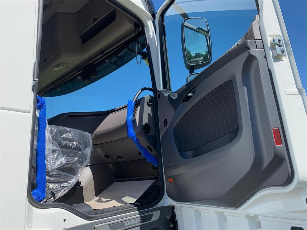 Camión portacontenedor de cadenas DAF XF 430 FAW 8x4*4 Tridem: foto 14 Camión portacontenedor de cadenas DAF XF 430 FAW 8x4*4 Tridem: foto 14