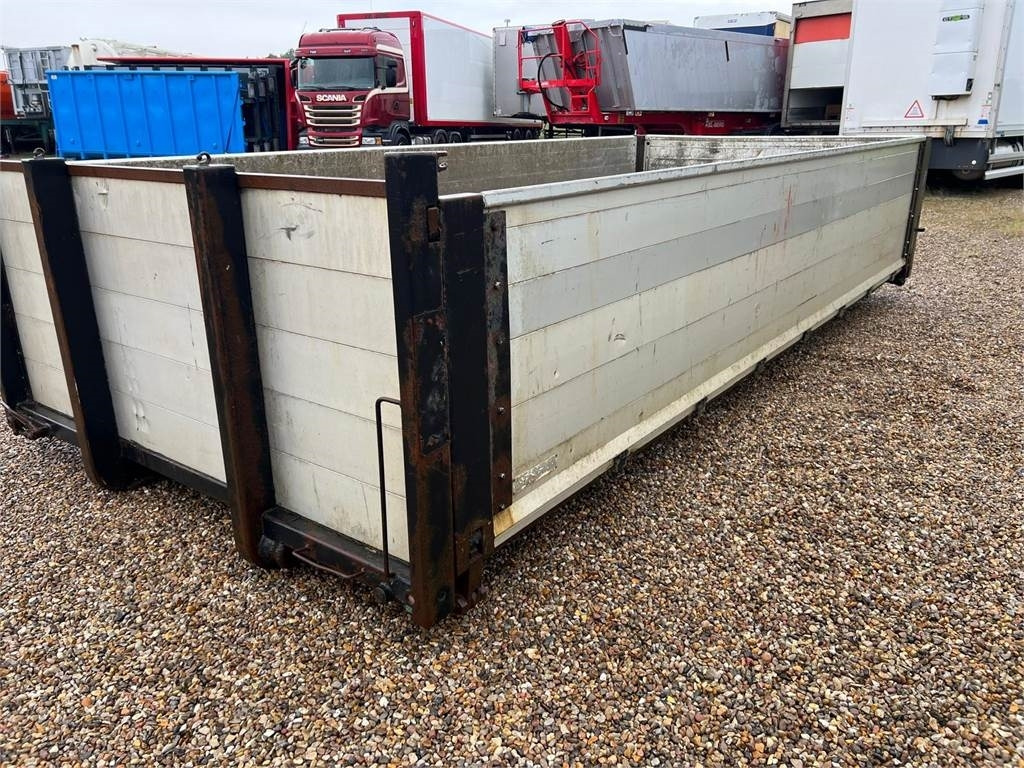 HMF 5,7 mtr - helside pendel - aut bagsmæk - Caja cerrada: foto 1 HMF 5,7 mtr - helside pendel - aut bagsmæk - Caja cerrada: foto 1