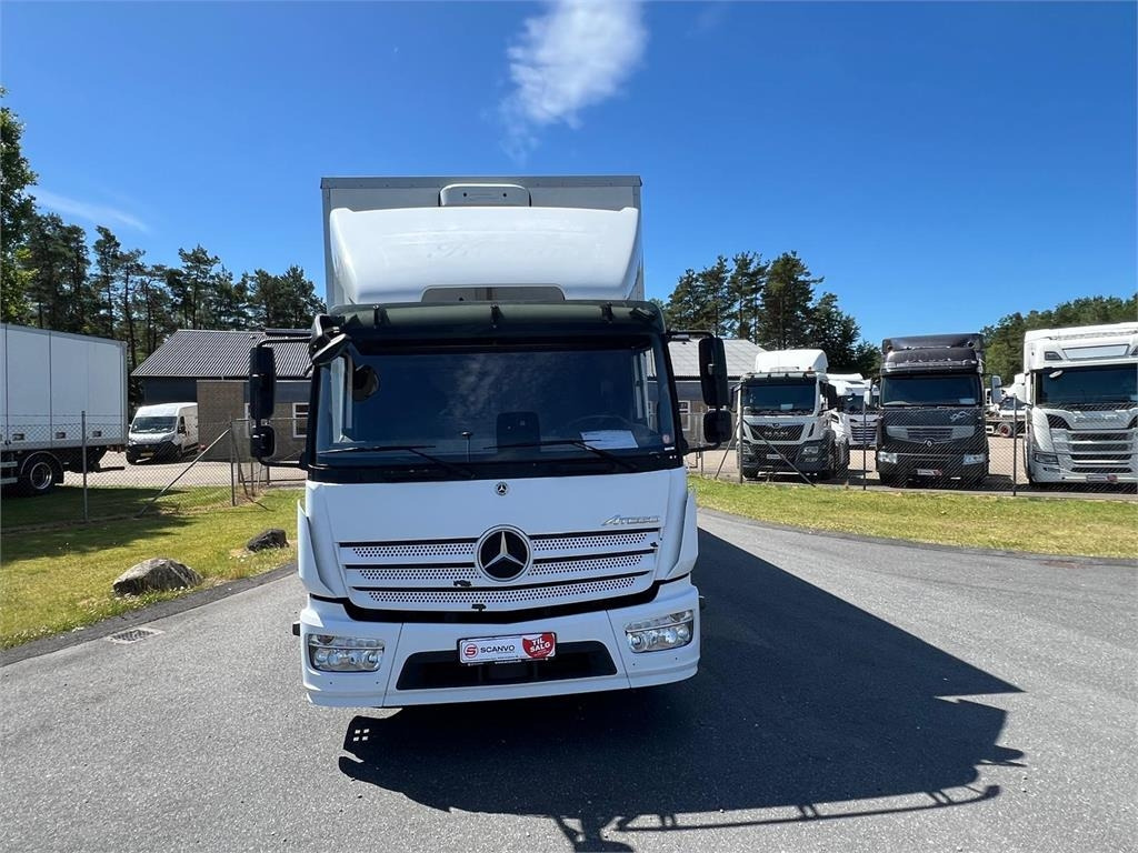 Mercedes-Benz Atego 1224 LnR - Camión caja cerrada: foto 2 Mercedes-Benz Atego 1224 LnR - Camión caja cerrada: foto 2