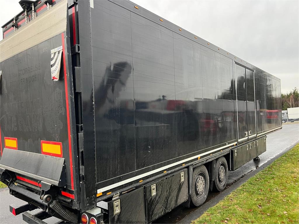 Schmitz 13,6 mtr kasse - lodretstående lift - Semirremolque caja cerrada: foto 4 Schmitz 13,6 mtr kasse - lodretstående lift - Semirremolque caja cerrada: foto 4