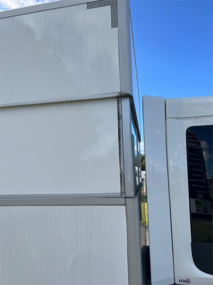 Volvo FL 250 16 ton - Camión caja cerrada: foto 5 Volvo FL 250 16 ton - Camión caja cerrada: foto 5