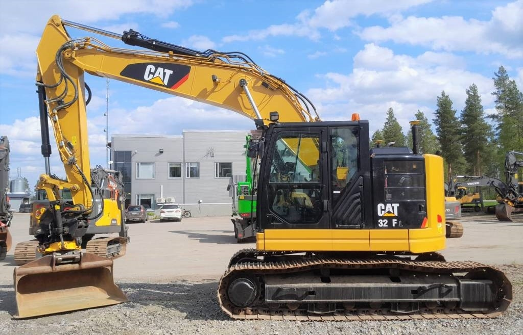 CAT 325FLCR PYÖRITTÄJÄLLLÄ - Excavadora de cadenas: foto 1 CAT 325FLCR PYÖRITTÄJÄLLLÄ - Excavadora de cadenas: foto 1