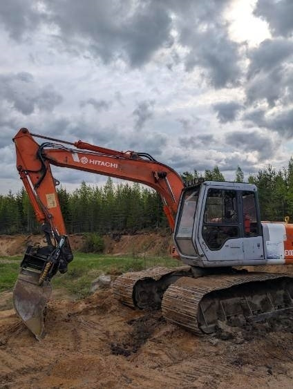 Hitachi EX100M-2 - Excavadora de cadenas: foto 1 Hitachi EX100M-2 - Excavadora de cadenas: foto 1