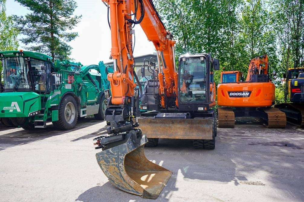 Hitachi ZX 140 W-6 - Excavadora de ruedas: foto 4 Hitachi ZX 140 W-6 - Excavadora de ruedas: foto 4