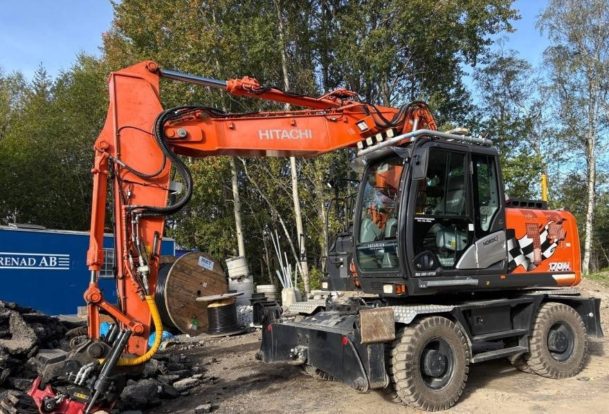 Hitachi ZX170W-6 + Peräkärry 2-akselinen - Excavadora de ruedas: foto 1 Hitachi ZX170W-6 + Peräkärry 2-akselinen - Excavadora de ruedas: foto 1