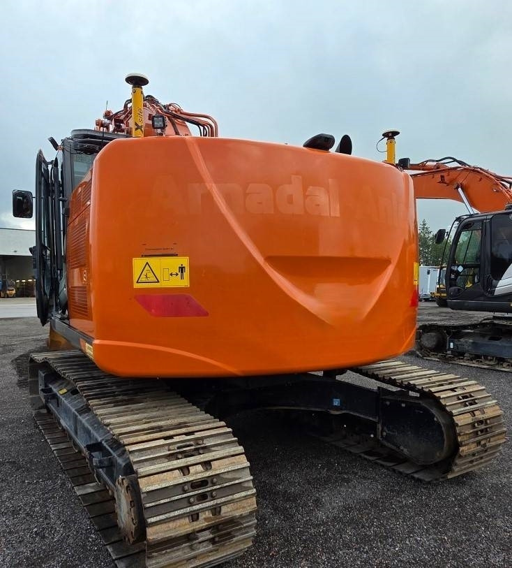 Hitachi ZX225USRLC-6 - Excavadora de cadenas: foto 2 Hitachi ZX225USRLC-6 - Excavadora de cadenas: foto 2