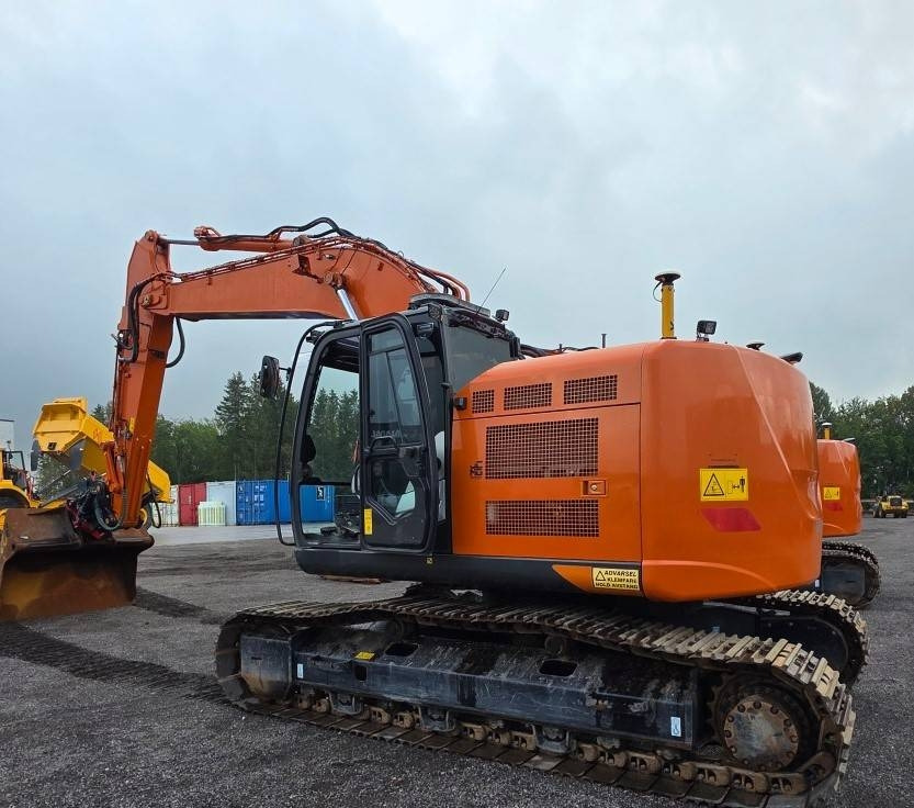 Hitachi ZX225USRLC-6 - Excavadora de cadenas: foto 1 Hitachi ZX225USRLC-6 - Excavadora de cadenas: foto 1
