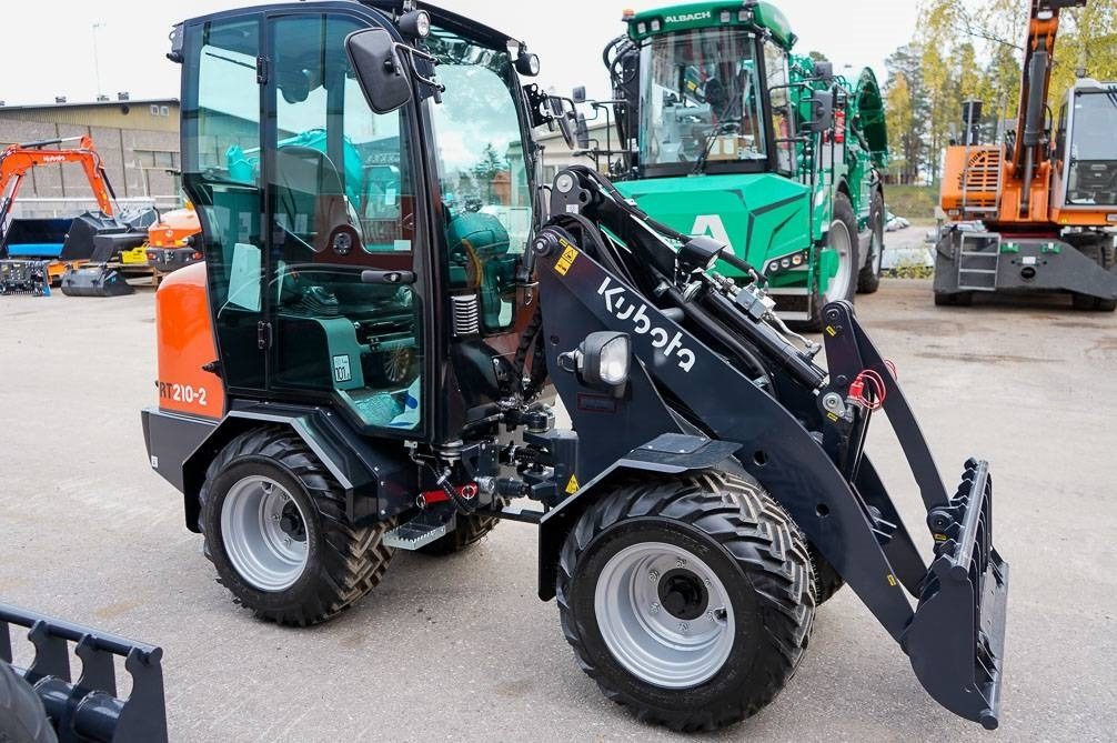 Kubota RT210-2 UUSI - Cargadora articulada: foto 4 Kubota RT210-2 UUSI - Cargadora articulada: foto 4