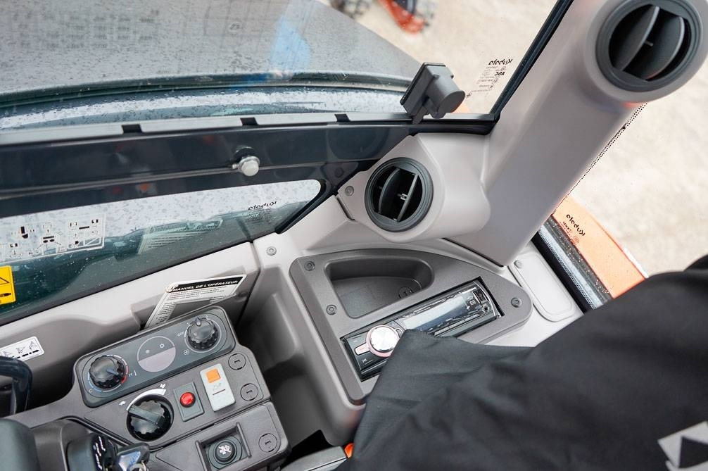 Miniexcavadora Kubota U56-5 VALMIIKSI VARUSTELTU: foto 22