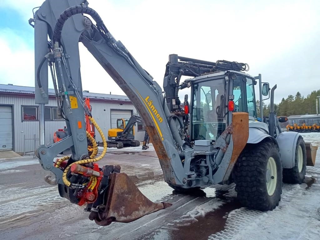 Lännen 8600G NOSTIN, HENKILÖKORI, PYÖRITTÄJÄ YM. - Retroexcavadora: foto 5 Lännen 8600G NOSTIN, HENKILÖKORI, PYÖRITTÄJÄ YM. - Retroexcavadora: foto 5